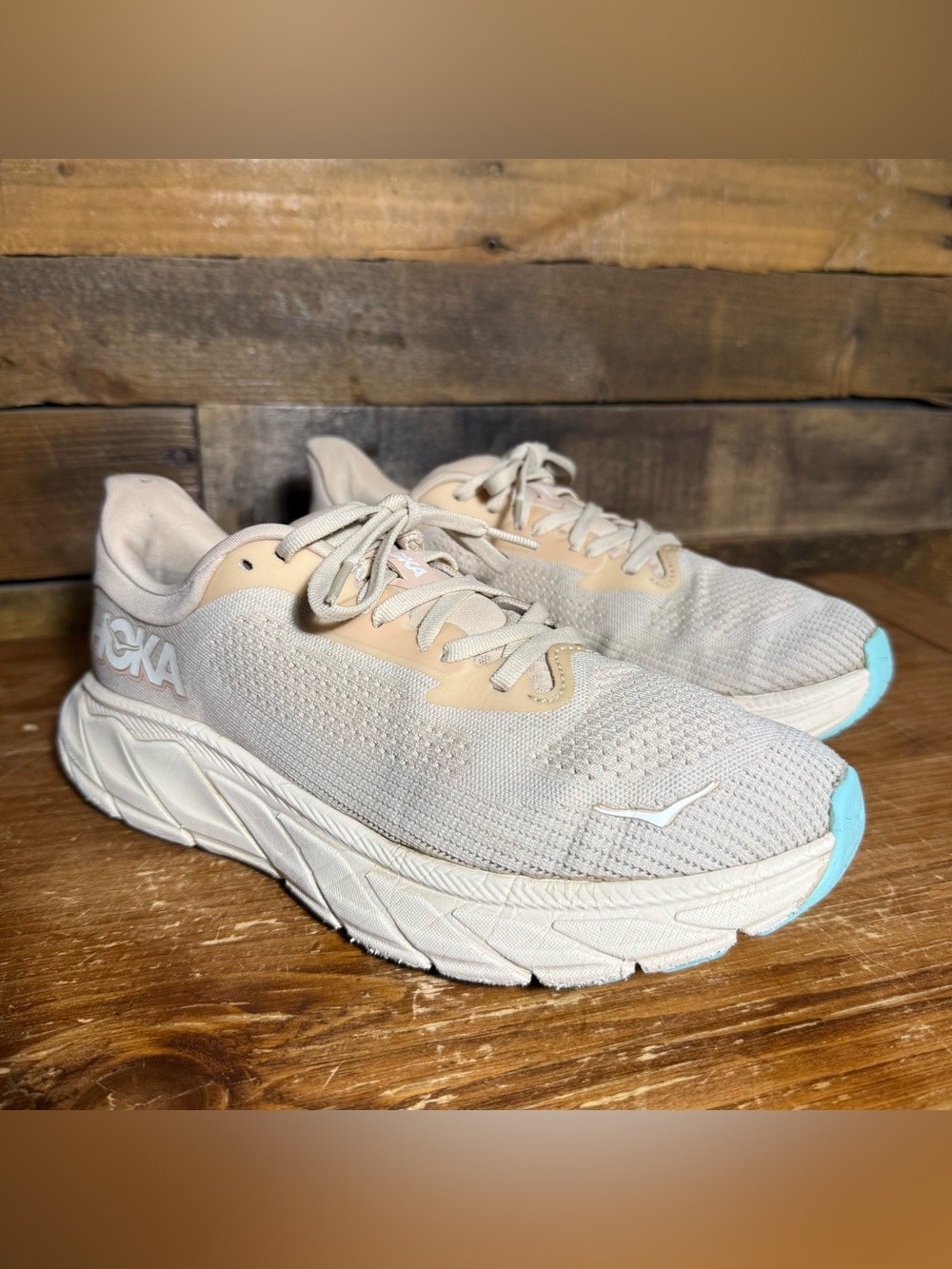 HOKA Arahi 7 Women’s 8 Vanilla/Cream Running Shoes